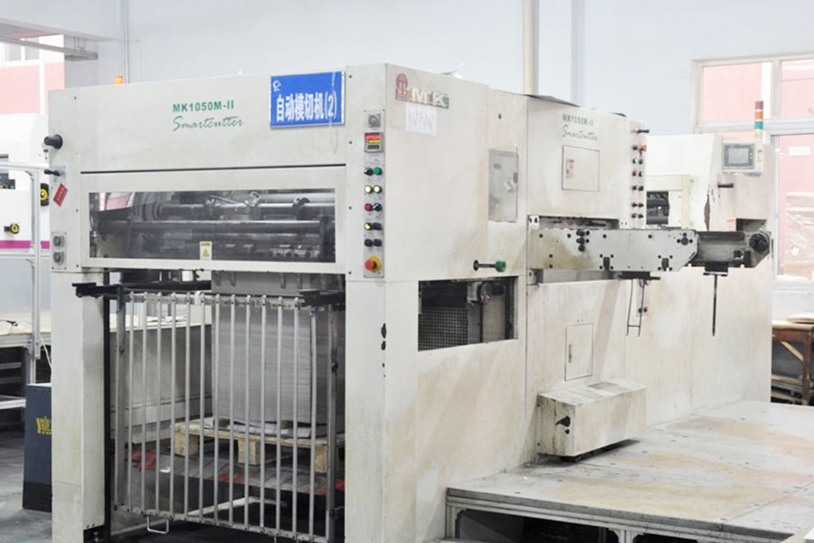臺(tái)灣長(zhǎng)榮1050自動(dòng)模切機(jī)